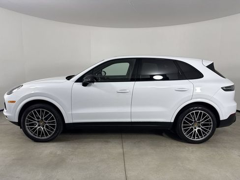 Certified 2023 Porsche Cayenne Platinum Edition AWD/4WD image 2
