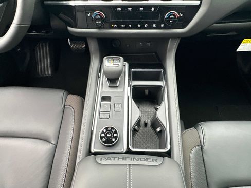 New 2025 Nissan Pathfinder SL image 32