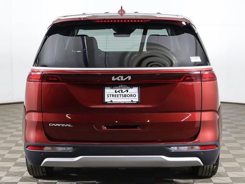 Used 2024 Kia Carnival LX FWD image 13