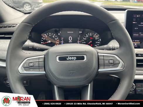 Used 2023 Jeep Compass Latitude AWD/4WD image 17