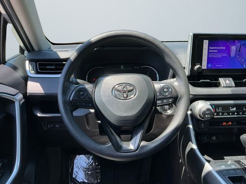 Used 2025 Toyota RAV4 XLE FWD image 13
