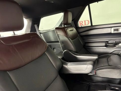 Used 2021 Ford Explorer Platinum w/ Premium Technology Package RWD image 18