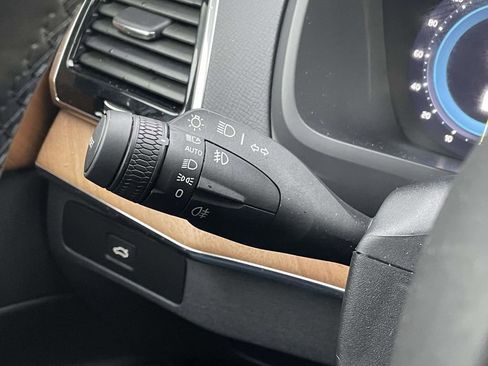 Used 2025 Volvo XC90 B5 Plus image 12