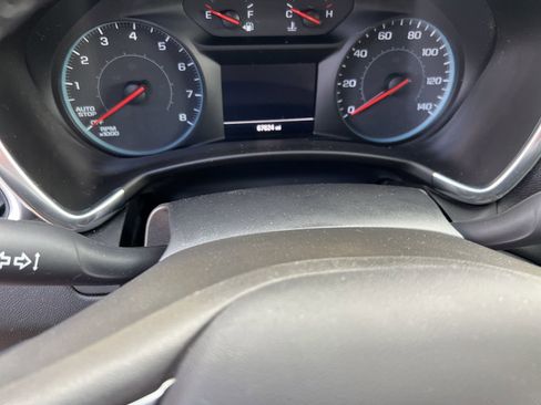 Used 2018 Chevrolet Equinox LT image 9