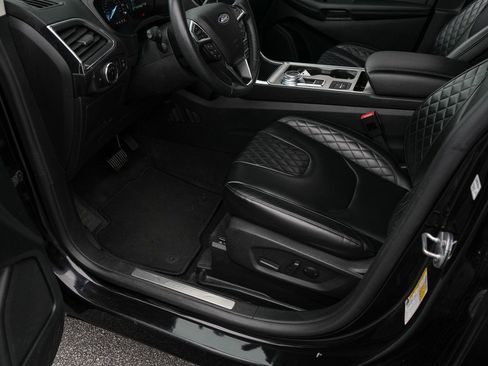 Used 2024 Ford Edge Titanium image 16