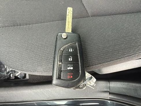 Used 2022 Toyota Corolla LE image 29
