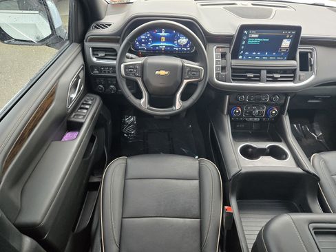 Used 2024 Chevrolet Suburban Premier image 12