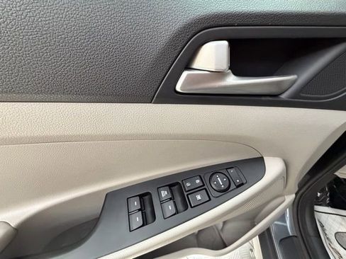 Used 2019 Hyundai Tucson SE image 21