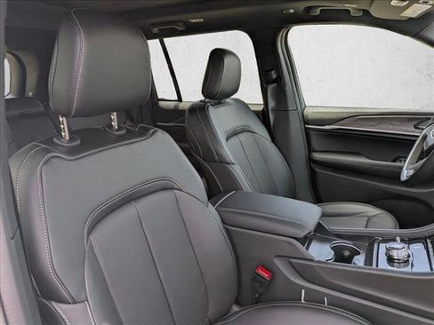 New 2026 Jeep Grand Cherokee Limited AWD/4WD image 18