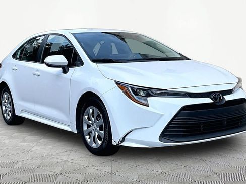 Used 2025 Toyota Corolla LE FWD image 3