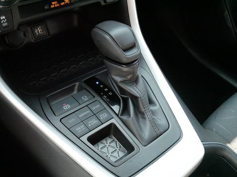 Certified 2025 Toyota RAV4 XLE AWD/4WD image 24