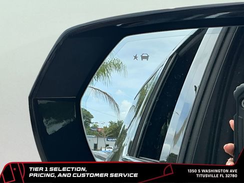Used 2025 Chevrolet Suburban Premier RWD image 41