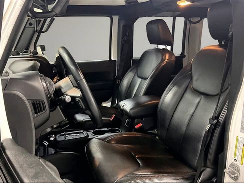 Used 2017 Jeep Wrangler Unlimited Sahara AWD/4WD image 21