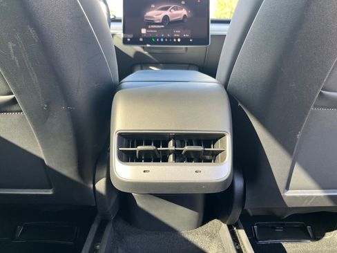 Used 2023 Tesla Model Y Long Range AWD/4WD image 18