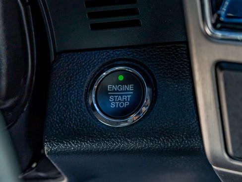 Used 2022 Ford F350 Platinum w/ FX4 Off-Road Package AWD/4WD image 19