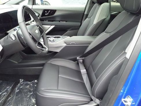 New 2025 Cadillac Optiq Luxury 1 image 5