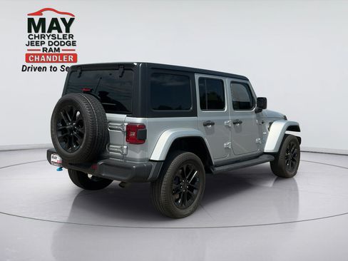 Used 2023 Jeep Wrangler Unlimited Sahara w/ Cold Weather Group AWD/4WD image 7