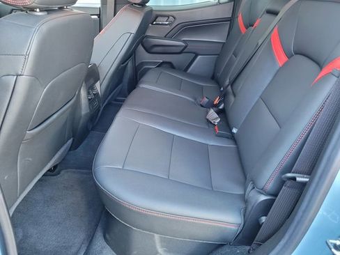 Used 2025 Chevrolet Colorado Z71 w/ Technology Package AWD/4WD image 15