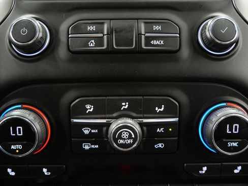 Used 2021 Chevrolet Silverado 1500 LT Trail Boss w/ Convenience Package II AWD/4WD image 18
