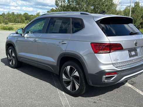 Used 2023 Volkswagen Taos SE w/ Panoramic Sunroof Package AWD/4WD image 9