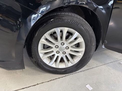 Used 2017 Toyota Sienna XLE w/ XLE Navigation Package image 47