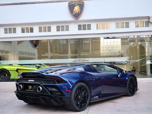 Used 2023 Lamborghini Huracan EVO image 5