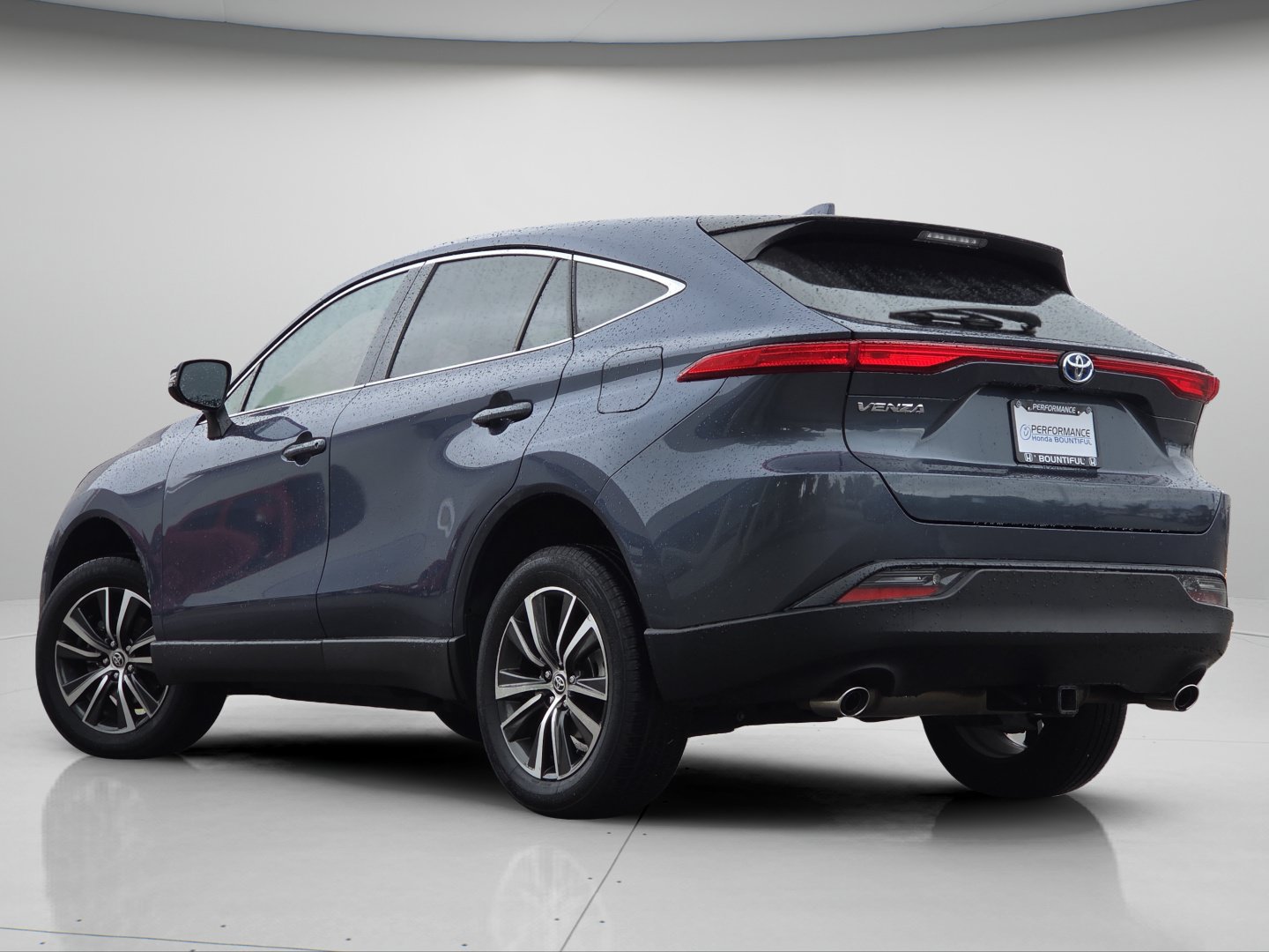 Used 2024 Toyota Venza LE AWD/4WD image 19