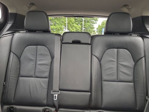 Used 2023 Volvo XC40 B4 Ultimate FWD image 33