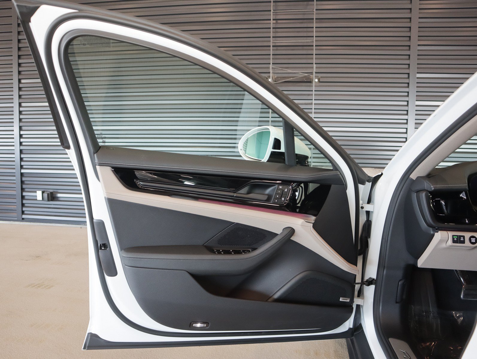 Certified 2026 Porsche Panamera RWD image 24