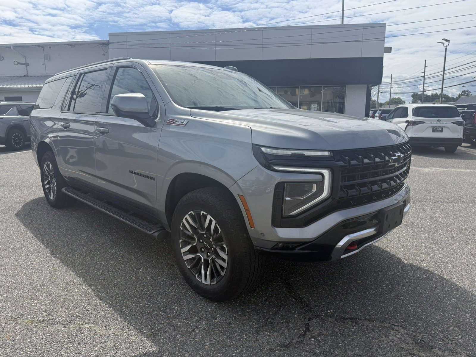 Used 2025 Chevrolet Suburban Z71 AWD/4WD image 1
