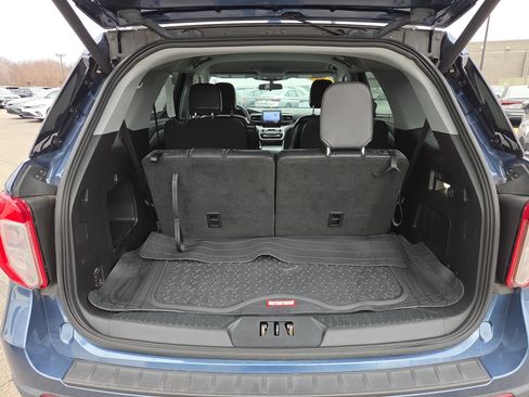 Used 2020 Ford Explorer XLT w/ Equipment Group 202A image 9