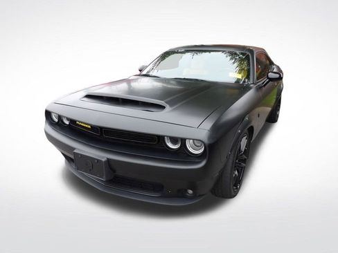 Used 2018 Dodge Challenger R/T w/ Driver Convenience Group RWD image 8