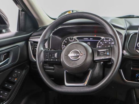 Used 2024 Nissan Rogue SV image 12