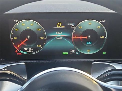 Used 2023 Mercedes-Benz EQB 300 4MATIC image 11