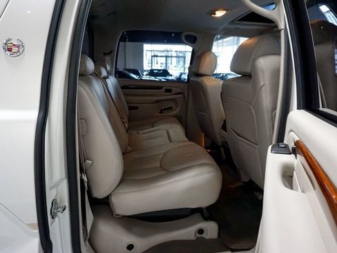 Used 2004 Cadillac Escalade EXT AWD/4WD image 35