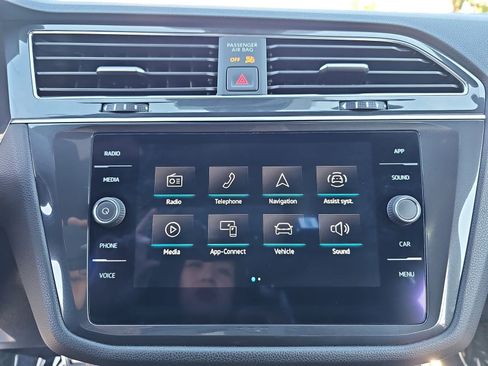 Used 2022 Volkswagen Tiguan SE R-Line image 23