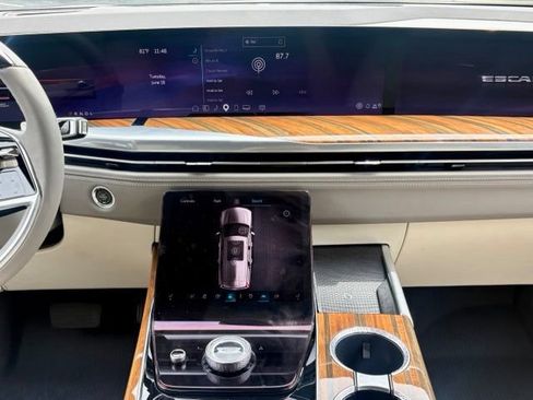 Certified 2025 Cadillac Escalade Sport Platinum AWD/4WD image 23