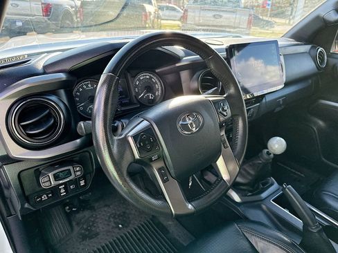 Used 2019 Toyota Tacoma TRD Off-Road w/ TRD Premium Off Road Package image 10