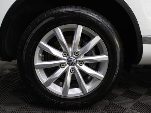 Used 2015 Volkswagen Touareg Sport image 5