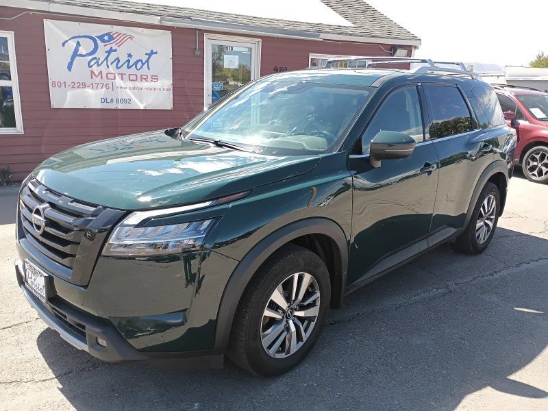 Used 2023 Nissan Pathfinder SL w/ Black Appearance Package AWD/4WD image 1