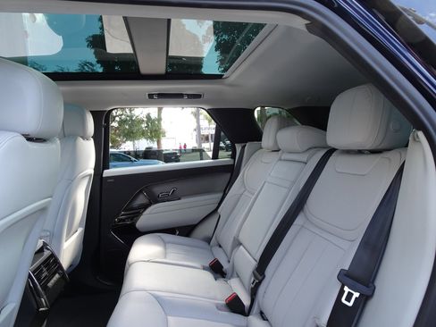 Used 2023 Land Rover Range Rover Sport SE image 15