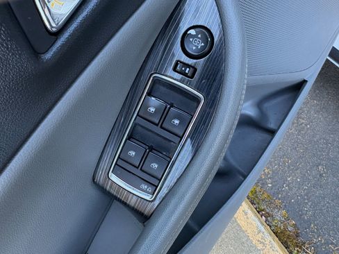 Used 2017 Chevrolet Impala Premier FWD image 16