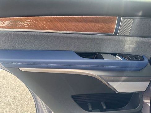 New 2026 Cadillac Vistiq Premium Luxury image 18