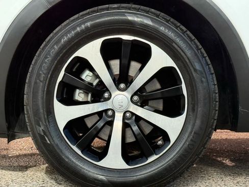 Used 2017 Kia Sorento EX w/ EX V6 Premium Package image 29