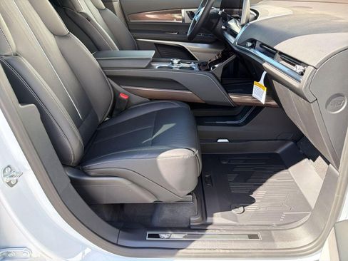 New 2026 Cadillac Vistiq Luxury w/ LPO, Floor Liner Package AWD/4WD image 30