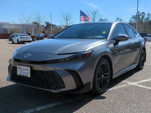 Used 2025 Toyota Camry SE image 8