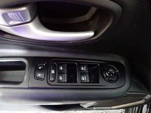Used 2023 Jeep Renegade Latitude AWD/4WD image 21