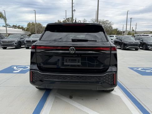 New 2026 Volkswagen Tiguan SE R-Line FWD image 4