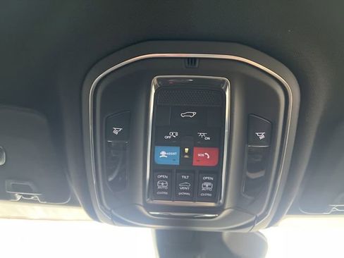 Used 2024 Jeep Grand Cherokee Limited w/ Luxury Tech Group II image 31