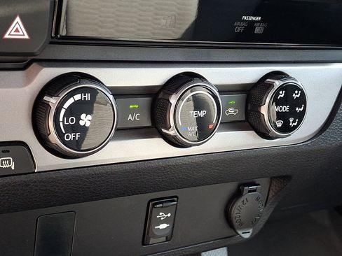 Used 2016 Toyota Tacoma SR w/ Towing Package AWD/4WD image 15